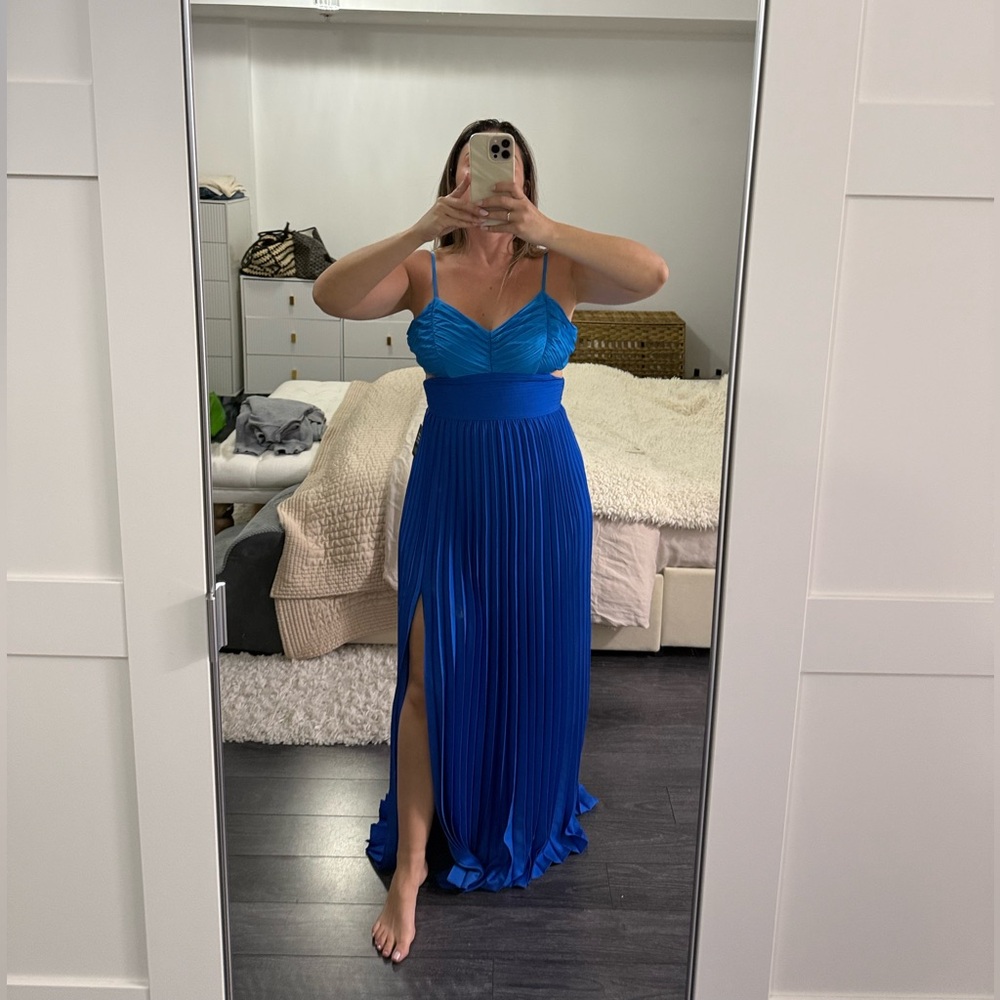 Express Vibrant Color Block Blue Pleated Dress size 4